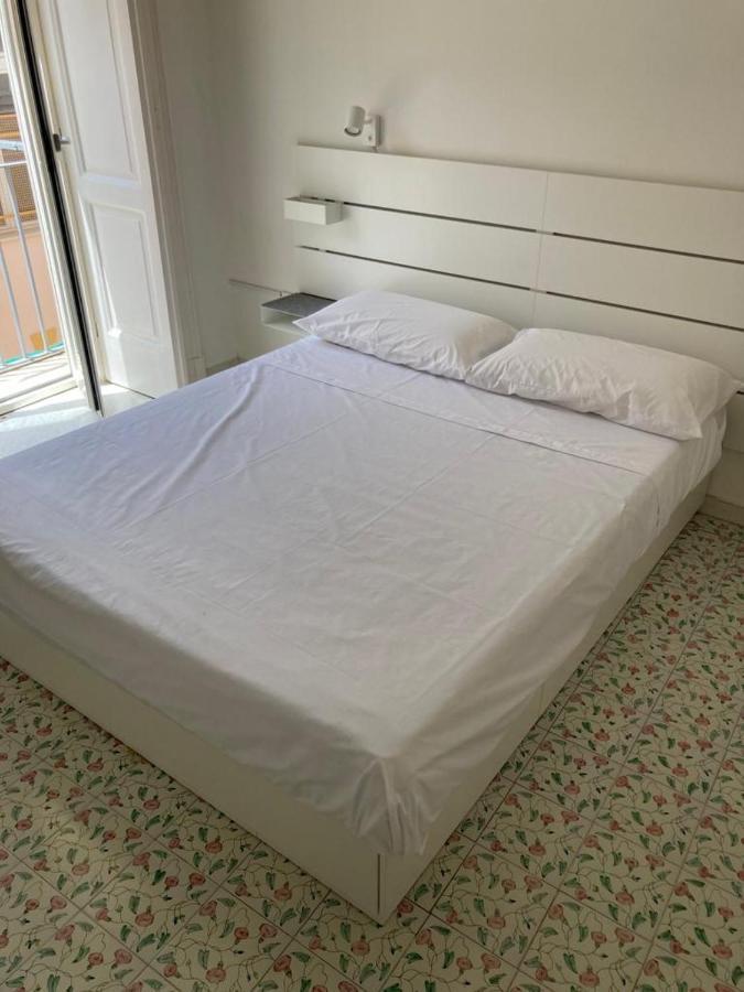 A Casa Di Nonna Ida, Nel Cuore Pulsante Di Napoli Luaran gambar