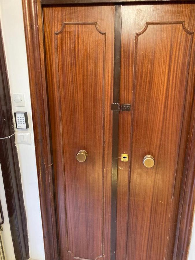 A Casa Di Nonna Ida, Nel Cuore Pulsante Di Napoli Luaran gambar
