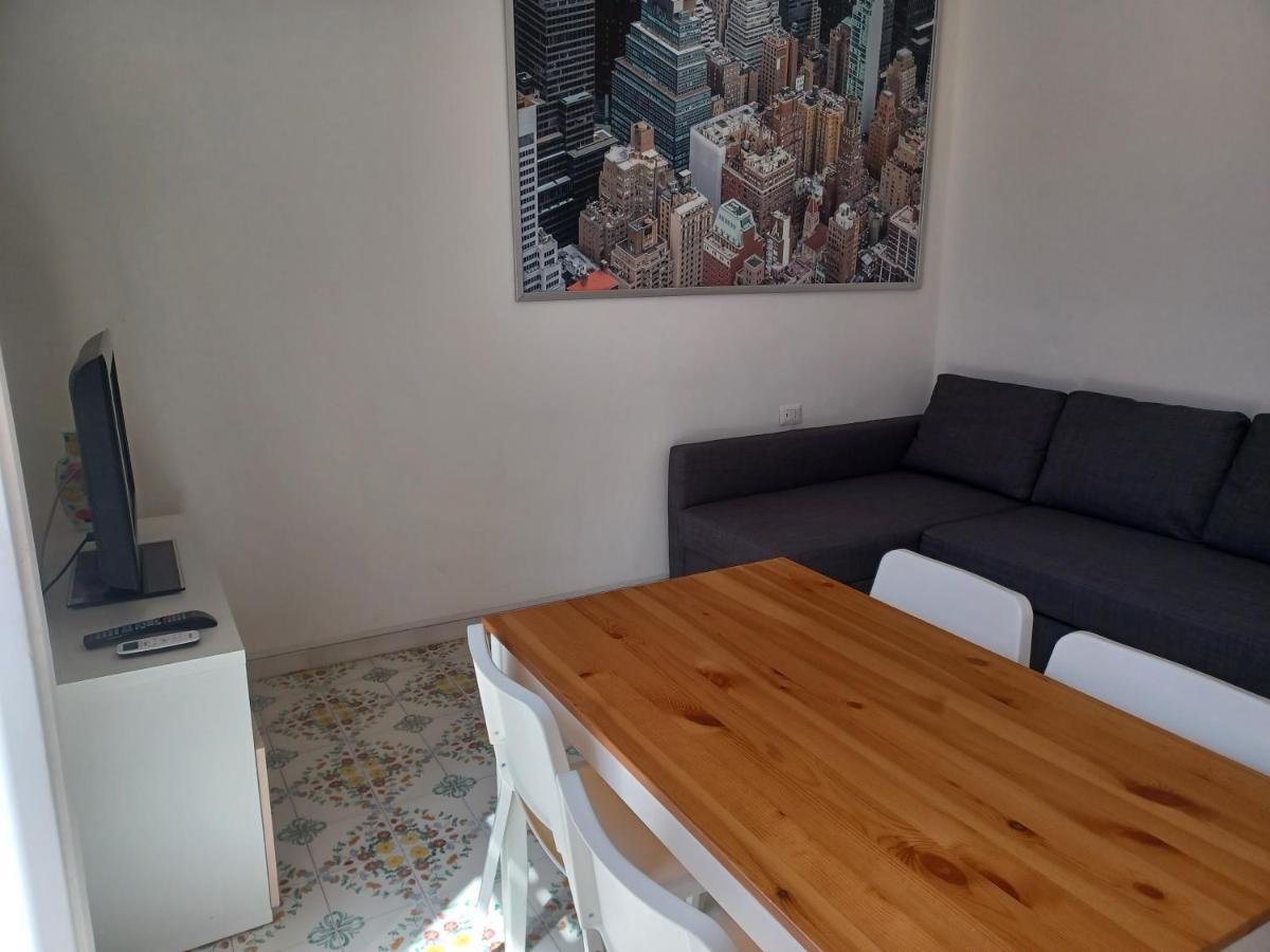 A Casa Di Nonna Ida, Nel Cuore Pulsante Di Napoli Luaran gambar